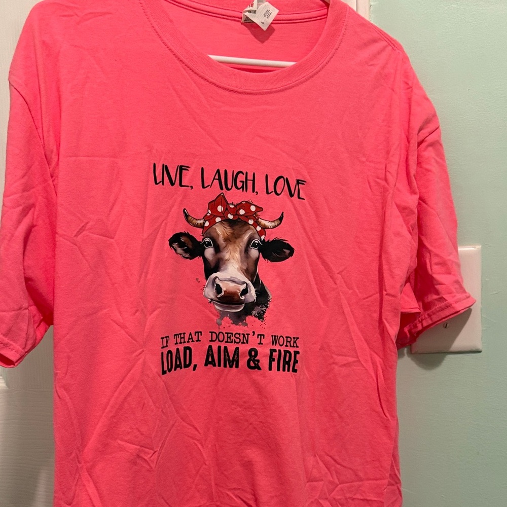 🌹Hanes Pink Cow Graphic T-Shirt Live, laugh, Love. NWOT